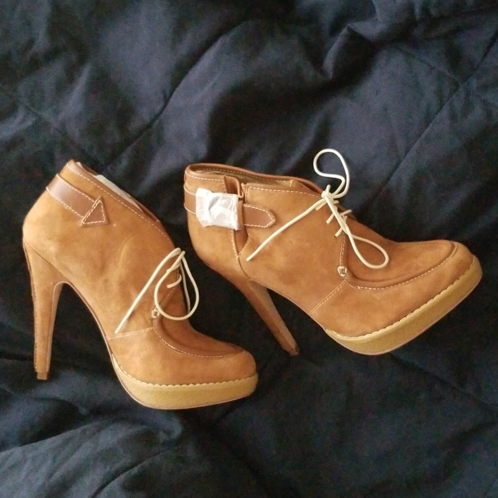 New Charles David high heel ankle boots size 37.5